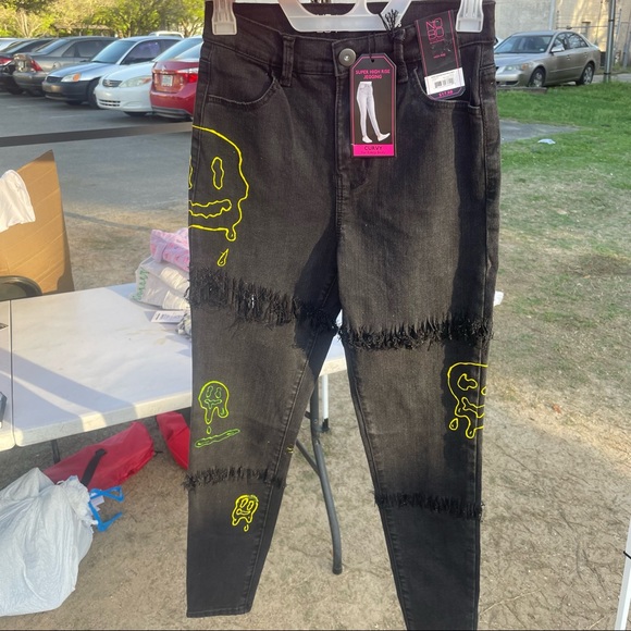 drippy faces - Picture 1 of 4